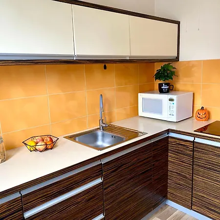 Na Saperskiej, Osiedle Zamkniete, Parking