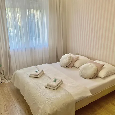 Na Saperskiej, Osiedle Zamkniete, Parking