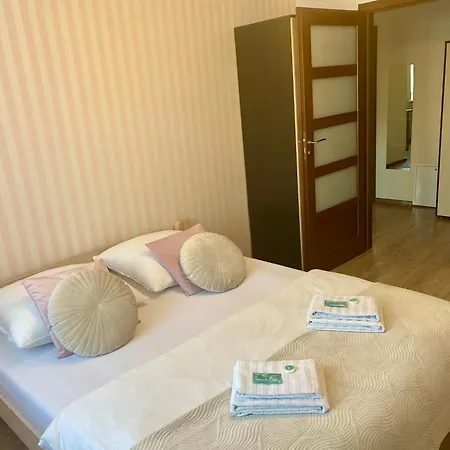 Na Saperskiej, Osiedle Zamkniete, Parking